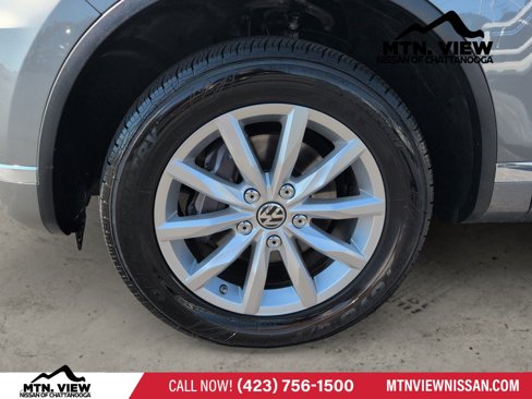 Used 2017 Volkswagen Touareg Sport image 26