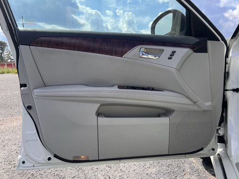 Used 2011 Toyota Avalon Limited image 12