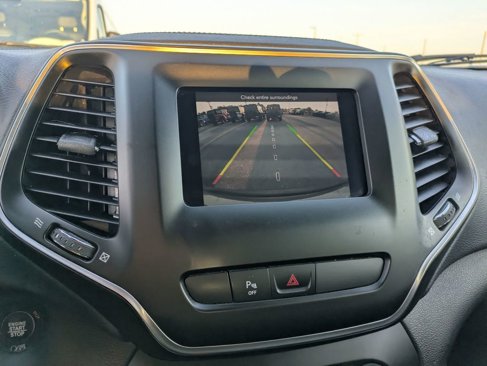 Used 2020 Jeep Cherokee Latitude Plus image 27