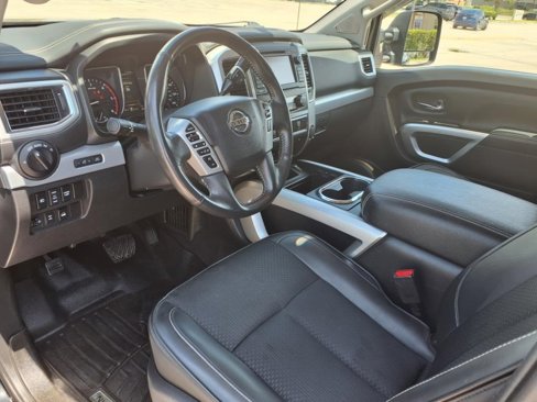 Used 2017 Nissan Titan PRO-4X image 22