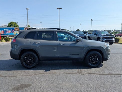 Used 2023 Jeep Cherokee Altitude Lux image 2