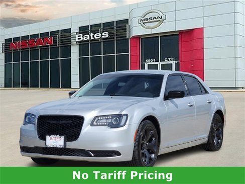 Used 2020 Chrysler 300 Touring w/ Sport Appearance Package image 2