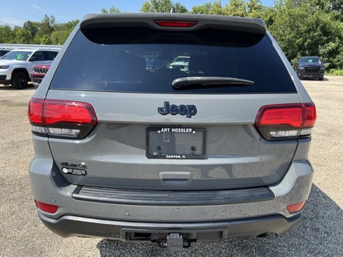 Used 2020 Jeep Grand Cherokee Laredo image 4