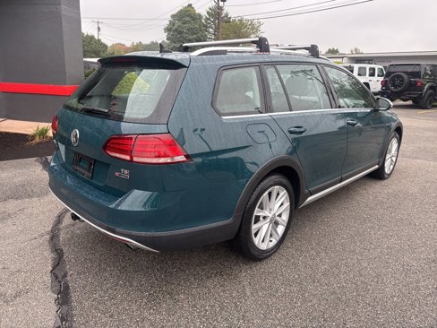 Used 2018 Volkswagen Golf Alltrack SE image 3