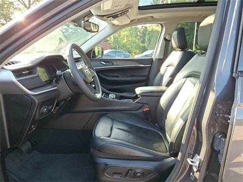 Used 2023 Jeep Grand Cherokee L Limited image 13
