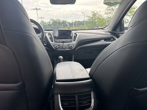 Used 2017 Chevrolet Malibu Premier w/ Driver Confidence Package image 11