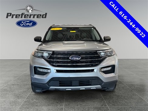 Used 2023 Ford Explorer XLT w/ Equipment Group 202A image 3