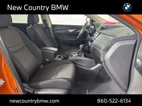 Used 2017 Nissan Rogue SV w/ SV Family Package image 21