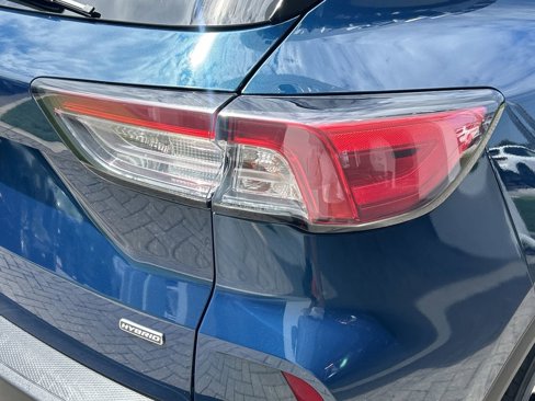 Used 2020 Ford Escape Titanium image 9