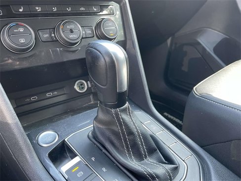 Used 2021 Volkswagen Tiguan SE image 25