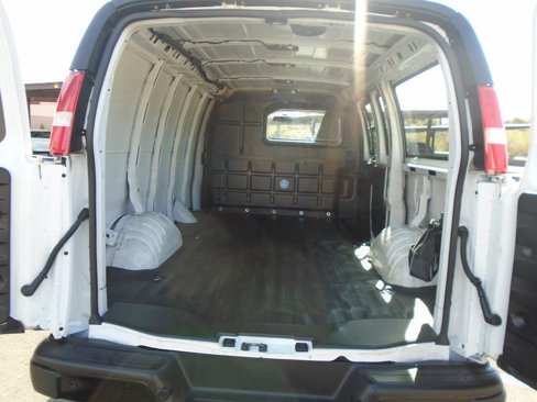 Used 2022 Chevrolet Express 2500 w/ Driver Convenience Package image 27
