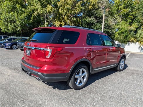 Used 2018 Ford Explorer XLT w/ Equipment Group 201A image 2