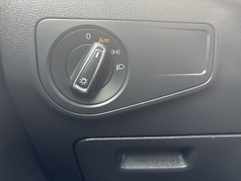 Used 2019 Volkswagen Tiguan SE image 22