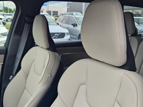 New 2025 Volvo XC90 B5 Plus w/ Protection Package Premier image 27