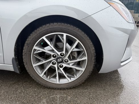 Used 2020 Hyundai Elantra Limited image 4