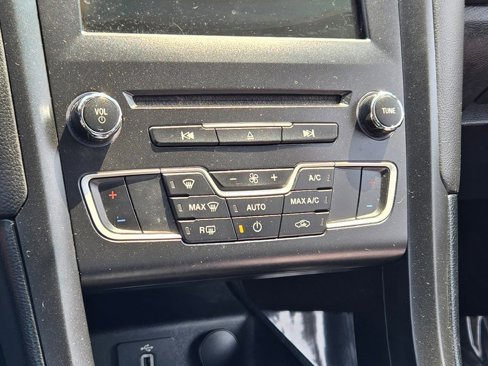 Used 2018 Ford Fusion SE w/ Equipment Group 201A image 22
