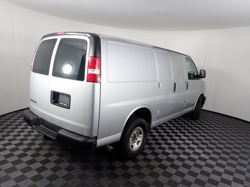 Used 2018 Chevrolet Express 2500 image 12