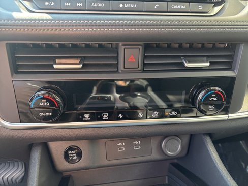 Used 2024 Nissan Rogue SV image 10