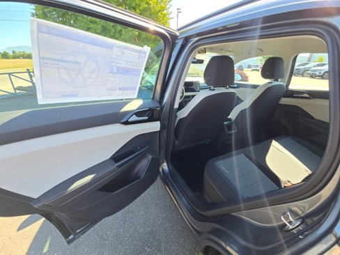 New 2025 Volkswagen Taos S image 17