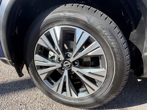 Used 2023 Nissan Rogue SV image 30
