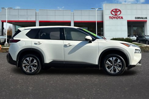 Used 2021 Nissan Rogue SV image 3