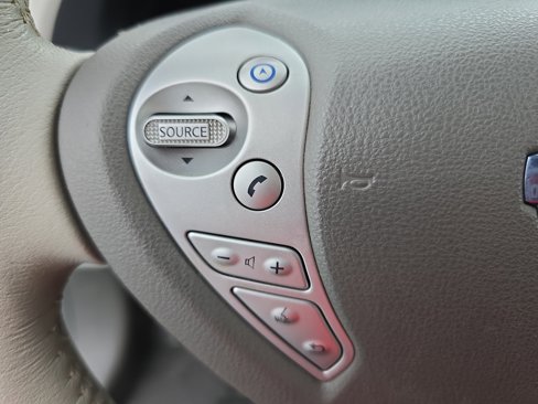 Used 2012 Nissan Leaf SL image 17