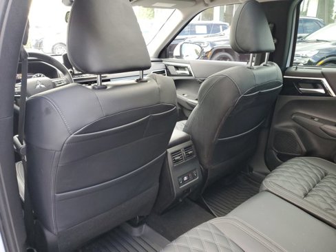 Used 2023 Mitsubishi Outlander SEL image 55