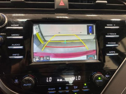 Used 2018 Toyota Camry XSE image 14