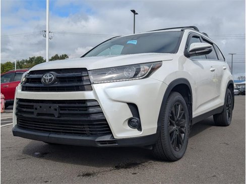 Used 2019 Toyota Highlander SE image 3