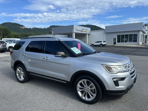 Used 2019 Ford Explorer XLT w/ Equipment Group 202A image 12