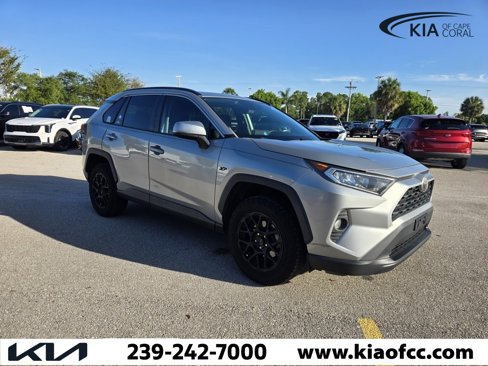Used 2019 Toyota RAV4 XLE image 2