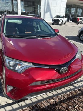 Used 2018 Toyota RAV4 XLE image 2