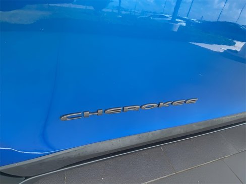 Used 2020 Jeep Cherokee Trailhawk image 11