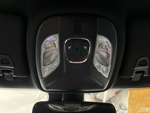 Used 2024 Jeep Compass Limited image 25