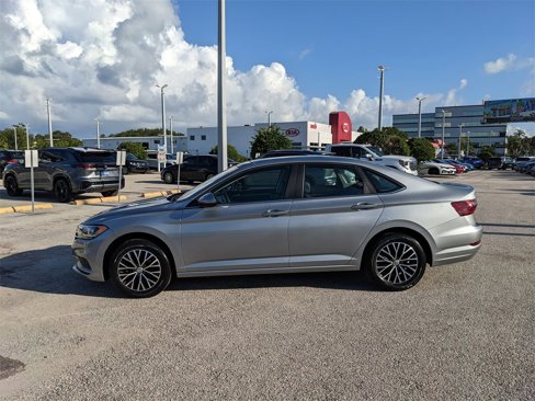 Certified 2020 Volkswagen Jetta SE image 4