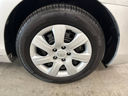 Used 2010 Toyota Camry LE image 60