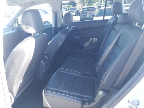 Used 2018 Volkswagen Tiguan SEL Premium image 11