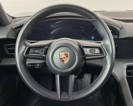 Used 2023 Porsche Taycan image 18