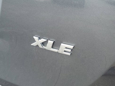 Used 2018 Toyota RAV4 XLE image 3