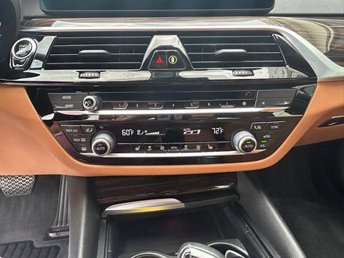 Certified 2022 BMW 530i xDrive w/ Convenience Package image 22