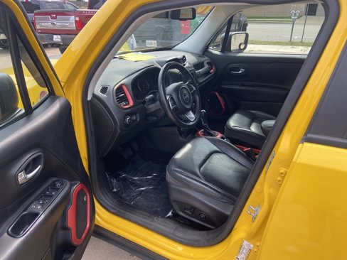 Used 2016 Jeep Renegade Trailhawk w/ Premium Trailhawk Package image 12