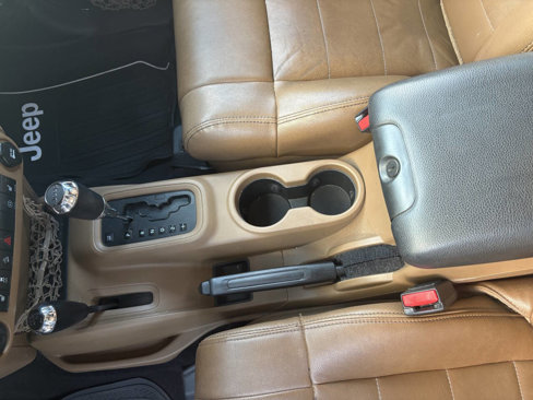 Used 2011 Jeep Wrangler Unlimited Rubicon w/ Dual Top Group image 18