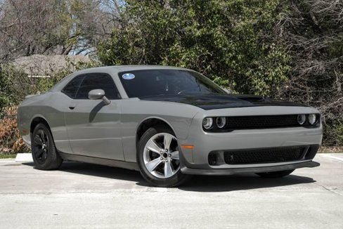 Used 2019 Dodge Challenger SXT image 6