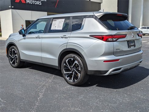 Used 2022 Mitsubishi Outlander SE image 7