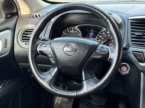 Used 2019 Nissan Pathfinder SL image 23