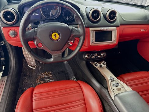 Certified 2014 Ferrari California image 18