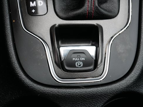 Used 2019 Jeep Cherokee Trailhawk w/ Cold Weather Group image 31