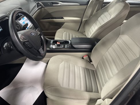 Used 2019 Ford Fusion SE image 9
