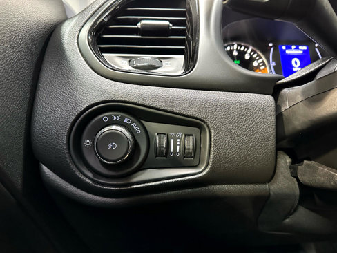 Used 2018 Jeep Renegade Altitude image 32