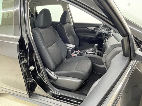 Used 2019 Nissan Rogue S image 11